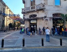 Contribuyentes prefieren pagar presencialmente su refrendo para evitar detalles. EL INFORMADOR/R. Rivas