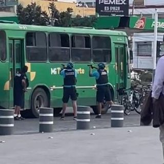 Hombre secuestra camión de transporte público  con pasajeros en pleno centro de Zapopan (VIDEO)