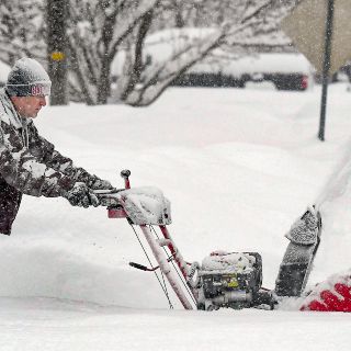 Tormenta invernal sepulta a varias regiones de EU y provoca cancelación de vuelos