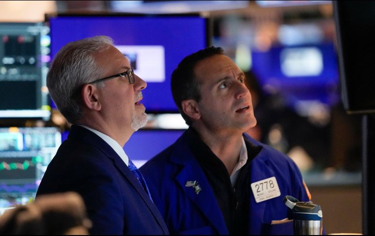 El único sector que amanecía en verde era el de salud, mientras que las mayores pérdidas eran para el financiero y el de comunicaciones. AP/S. Wenig