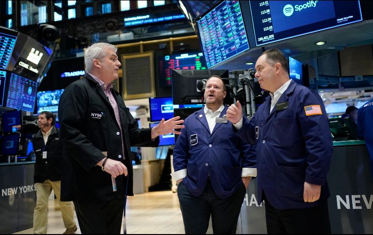 Entre las noticias de la jornada, las autoridades estadounidenses ordenaron cesar la emisión de la moneda estable de la plataforma Binance, llamada Binance USD y que es la tercera más grande de su tipo, lo que lastró hoy a activos y empresas de este sector. AP / ARCHIVO