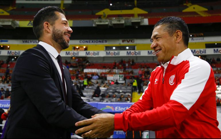 El director técnico del Atlas, Benjamín Mora, explicó la situación médica que justificó las ausencias en el partido de esta noche. EFE/ Francisco Guasco