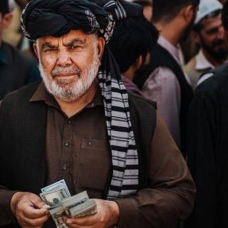 ¿Cómo se financian los talibanes desde que tomaron el poder en el 2021?