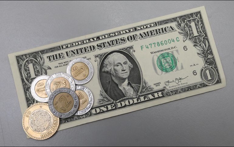 De acuerdo con el Banco de México, el tipo de cambio para hoy jueves es de 18.65 por cada dólar. NTX/ARCHIVO