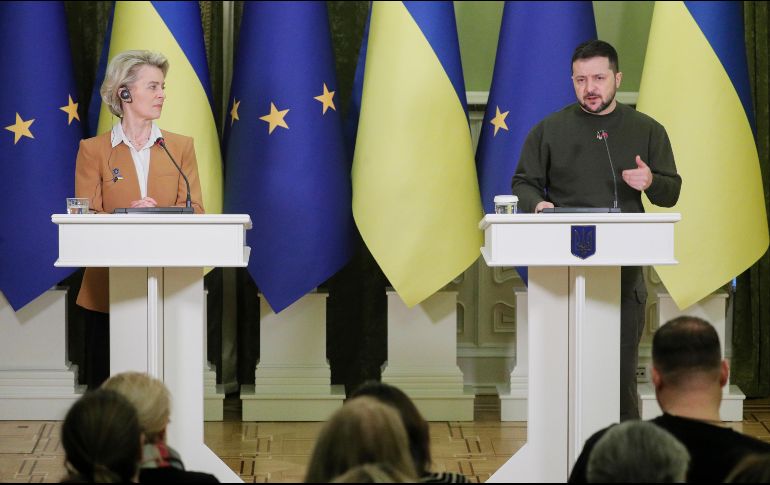 Zelenski tuvo una comparecencia con los presidentes de la Comisión Europea (CE) y del Consejo Europeo, Ursula von der Leyen y Charles Michel. EFE/S. Dolzhenko