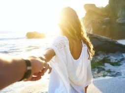 Disfruta de una salida con tu pareja fuera de la ciudad y celebra tu romance. ESPECIAL/Photo by Yoann Boyer on Unsplash.