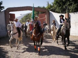 El alcalde de Tlajomulco, Salvador Zamora, tomó parte del recorrido ecuestre este domingo. EL INFORMADOR/C. Zepeda