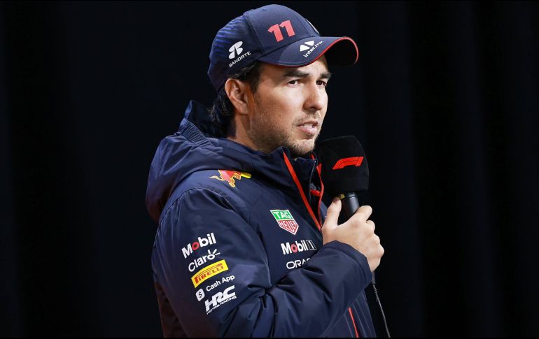 Checo Pérez dejó en el olvido lo ocurrido con Verstappen. Twitter/@SChecoPerez