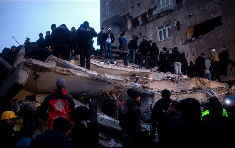 México enviará un equipo de rescatistas para ayudar en las labores en Turquía. R. Tekin./EFE