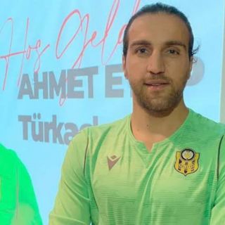 Eyüp Türkaslan, portero turco, quedó atrapado entre los escombros tras terremoto