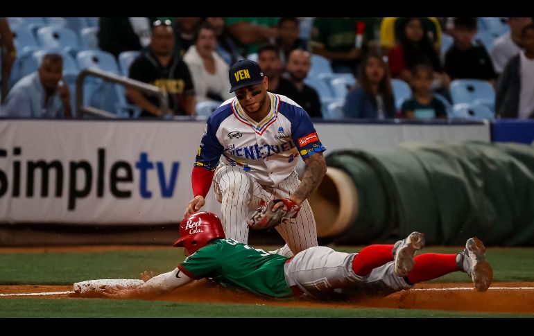 En la justa beisbolera, México suma tres victorias y una derrota. EFE/Miguel Gutiérrez