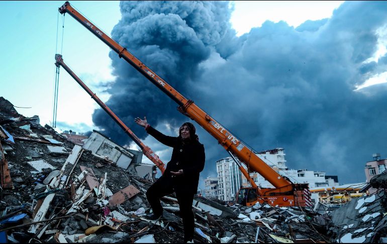 Según las cifras más recientes, al menos cinco mil 261 personas han muerto y casi 26 mil han resultado heridas en Turquía y Siria debido a los sismos. EFE/E. Sahim