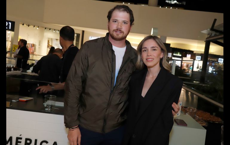 Enrique Watanabe y Larissa Zaldívar. GENTE BIEN JALISCO/Claudio Jimeno
