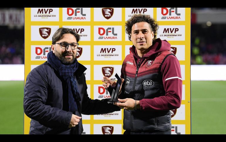 El Salernitana  ya tendría contemplado extender el contrato de Guillermo Ochoa. Twitter/@OfficialUSS1919