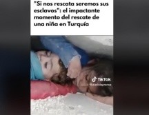 Protegió la cabeza de su hermano por 17 horas antes de ser rescatados. ESPECIAL