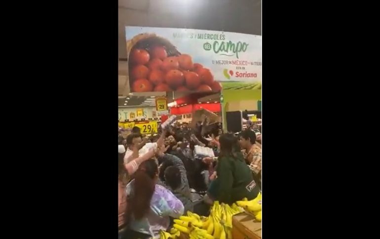 La tienda puso en oferta el huevo y los clientes enloquecieron. ESPECIAL