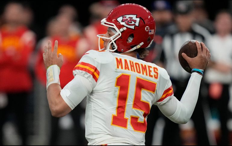 Patrick Mahomes tiene una gran capacidad de improvisación y ha logrado llevar a los Chiefs al terreno del protagonismo desde hace varios años. AP/J. Locher