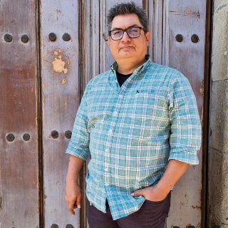 Se rinde a la poesía "Sin defensa"