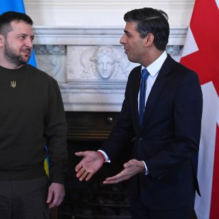 Zelenski pide aviones de combate al Reino Unido tras agradecerle su "mano amiga"