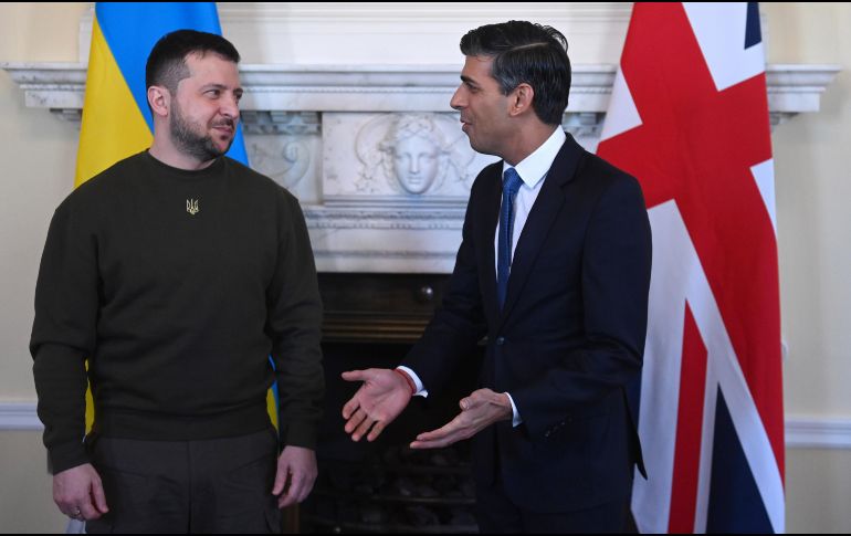 El primer ministro británico Rishi Sunak durante su encuentro con el presidente de Ucrania, Volodímir Zelenski, en Downing Street. EFE/N. Hall