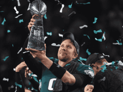 El caso más reciente se presentó en la temporada de 2017, cuando Nick Foles tomó la titularidad en Filadelfia durante los últimos tres duelos de la campaña regular, tras una lesión de Carson Wentz. AFP / ARCHIVO