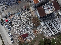 Las malas condiciones meteorológicas y las réplicas sísmicas hacen que las organizaciones humanitarias y los equipos de rescate vean su trabajo interrumpido. EFE/E. Sahin