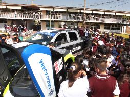 Los alumnos pudieron hacer uso de diferentes patrullas y vehículos de la Policía de Guadalajara, los cuales fueron exhibidos en el patio central de la escuela. EL INFORMADOR/A. Camacho