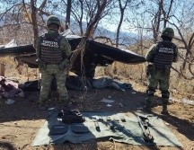 Soldados aseguraron un fusil calibre 5.56 x 45 milímetros, cinco cargadores, 107 cartuchos útiles y dos granadas de fabricación casera. ESPECIAL