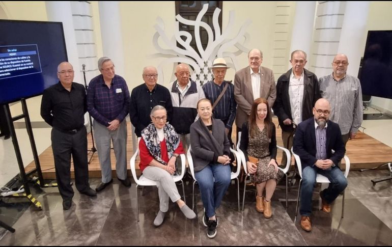 Así, en la cita con medios, intervino Francisco García Martínez, Coordinador de gestión y administración en la Coordinación General de Extensión y Difusión Cultural de la UdeG, a cargo de Igor Lozada, también presente; ambos acompañados por uno de los docentes celebrados, el historiador José María Muriá. EL INFORMADOR / R. Solis