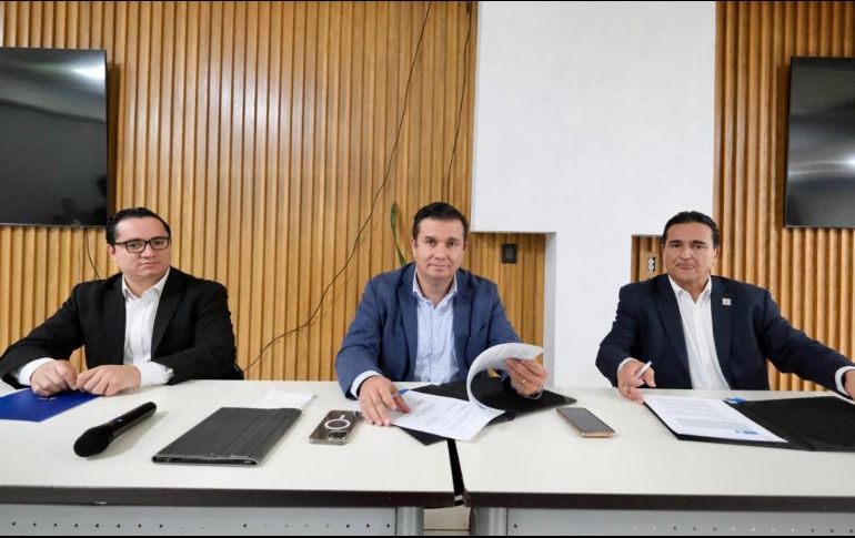 La firma del convenio fue encabezada por el Secretario de Desarrollo Económico, Luis Roberto Arechederra; el presidente de la ACOEO, Jorge Santoyo y por la Agencia de Energía, el encargado del Despacho Víctor Cervantes Servín. ESPECIAL