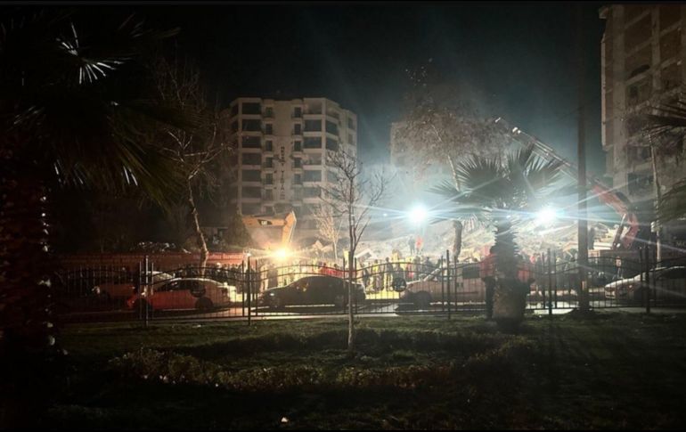 El equipo está integrado por personal de la Secretaría de la Defensa Nacional, la Secretaría de Marina, la Cruz Roja Mexicana y la Secretaría de Relaciones Exteriores. SUN