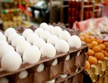 El huevo es un alimento básico para las familias tapatías, y es uno de los principales ingredientes en los desayunos, se puede preparar de mil maneras y también es insumo para pasteles y panecillos. EL INFORMADOR / C. Zepeda