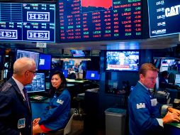 Diez minutos después del inicio de las operaciones en la Bolsa de Nueva York, el Dow Jones sumaba 235.09 puntos, hasta 34 mil 184.10 unidades. AFP/ARCHIVO
