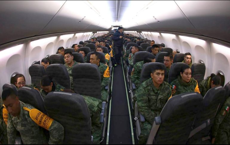 El titular de la Sedena explicó que una mujer de 70 años fue rescatada luego de que estuvo atrapada en un edifico que colapsó. AFP / ESPECIAL