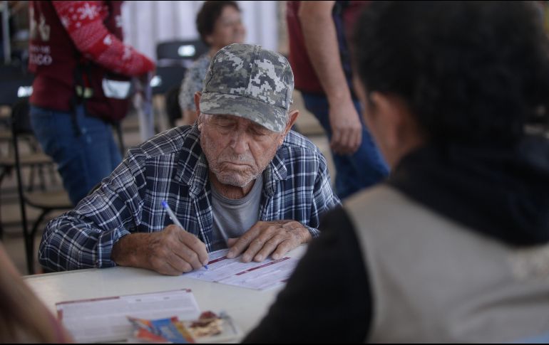 Para obtener los beneficios de la pensión del Bienestar para el adulto mayor es necesario cumplir 65 años, y no antes, para comenzar con el trámite. EL INFORMADOR / ARCHIVO