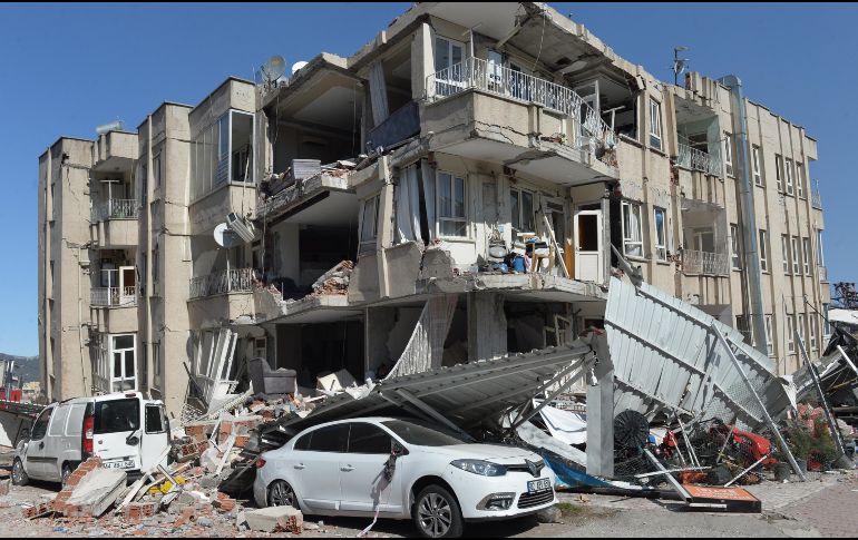 En Turquía, más de 100 mil miembros de equipos de salvamento y del Ejército están movilizados para rescatar a los supervivientes. EFE/N. Savas