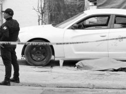 El policía recibió al menos 11 balazos. SUN