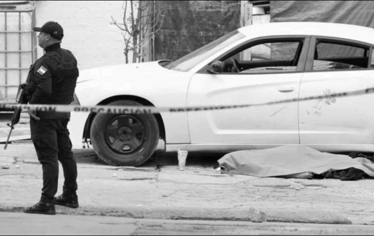 El policía recibió al menos 11 balazos. SUN