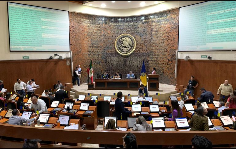 La diputada Ángela Gómez Ponce, autora de la iniciativa, argumentó que actualmente el procedimiento da la posibilidad de que el agente del Ministerio Público pueda determinar si la investigación se inicia o no con el protocolo de feminicidio, según evalúe las circunstancia. TWITTER / @LegislativoJal