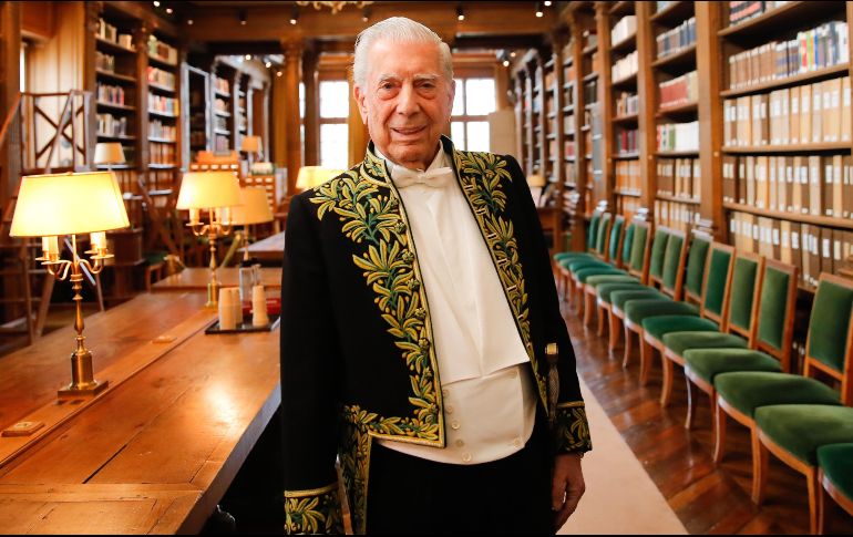 Vargas Llosa es el primer sudamericano en la Academia Francesa, que también por primera vez eligió a un literato que no escribe en esa lengua.  EFE/T. Suárez