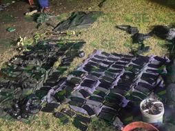 Cinco camionetas de lujo, equipo táctico, armas y cargadores con cartuchos útiles también fueron asegurados. SUN