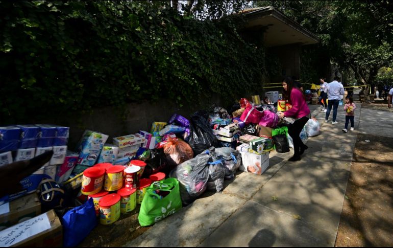 La Sedena indica que se buscaba recolectar 50 toneladas de ayuda, pero se consiguieron 95. AFP / P. Pardo