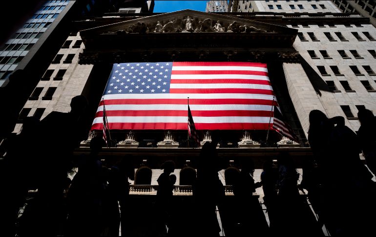 Este martes, todos los sectores iniciaron el día en rojo, con las mayores pérdidas para las empresas de energía, comunicaciones y tecnología. AP/J. Nikhinson