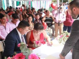 Fueron 69 parejas las que se casaron de manera gratuita en Zapotlanejo. ESPECIAL