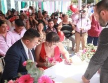 Fueron 69 parejas las que se casaron de manera gratuita en Zapotlanejo. ESPECIAL