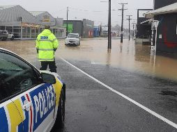 En su paso, Gabrielle ha dejado una estela de destrucción a las infraestructuras de la Isla Norte, la más poblada del país, y a decenas de miles de personas sin energía, además de provocar daños en las carreteras y comunicaciones. EFE