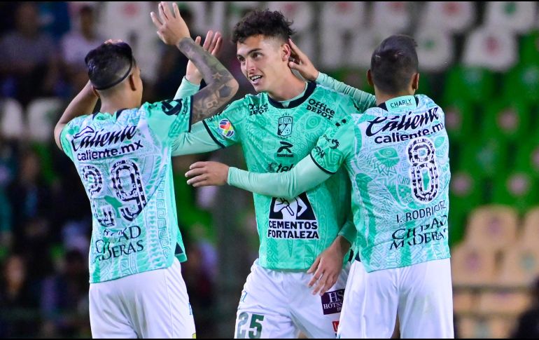 Con la victoria, León llegó a 10 puntos y se ubica en el quinto lugar de la tabla. IMAGO7/Sebastían Miranda.