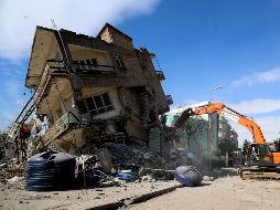 Más de 50 mil edificios están o bien ya derrumbados o deben derribarse de forma urgente, mientras que otras 11 mil construcciones tienen daños moderados. EFE/T. Bozuglu