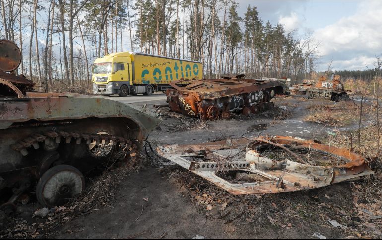 Autoridades militares analizan los globos deribados para determinar su propósito exacto. EFE/S. Dolzhenko