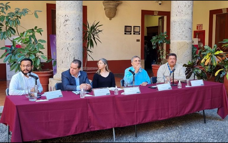 Jorge Ramos Guerrero (primero de izq a der), especialista en cuidados paliativos, subrayó que se requieren tratamientos para mejorar la calidad de vida de personas en etapas avanzadas de enfermedades como el cáncer. EL INFORMADOR / R. Rivas